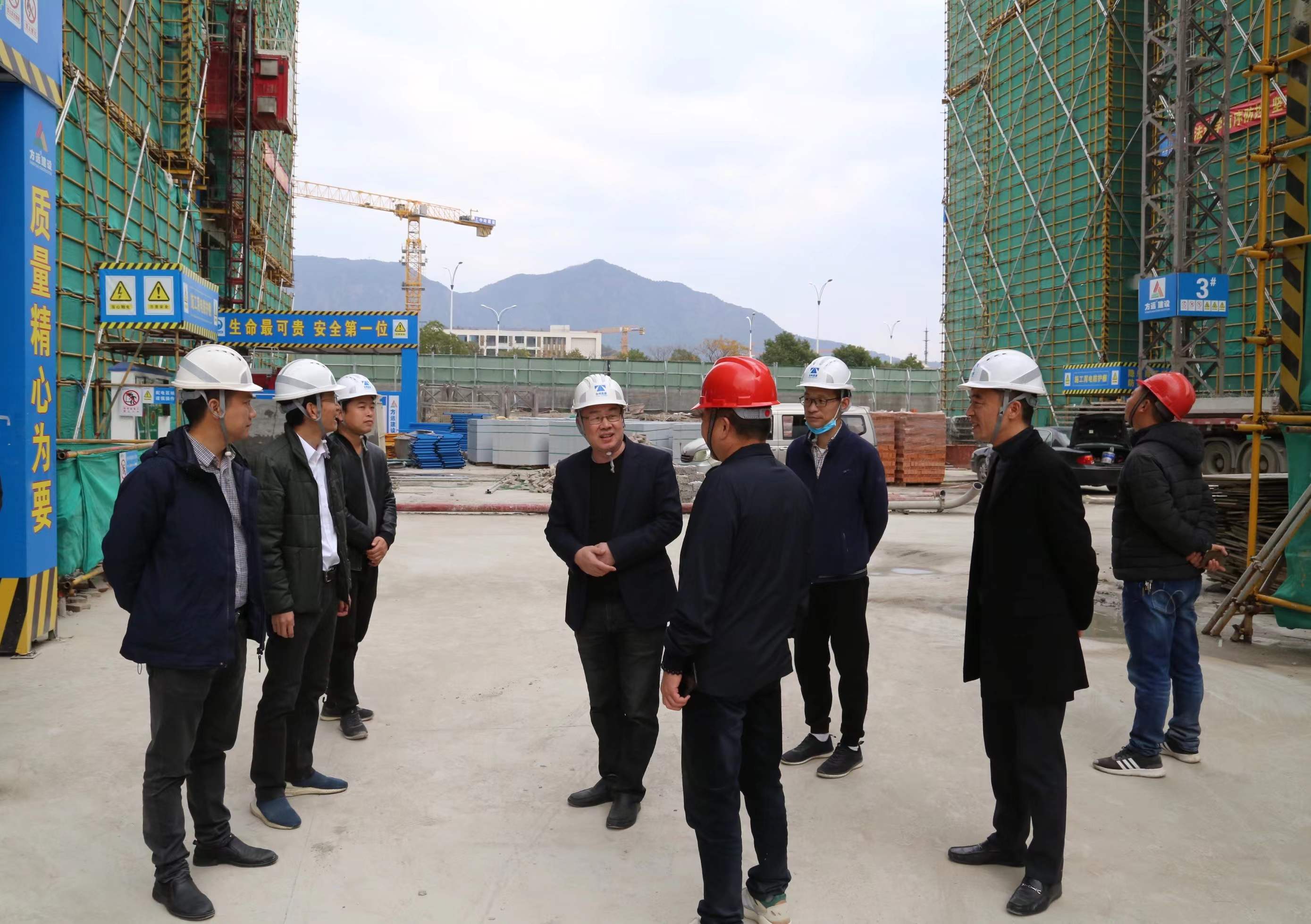 1640222252742262.jpg 陳文波到項(xiàng)目工地調(diào)研.jpg